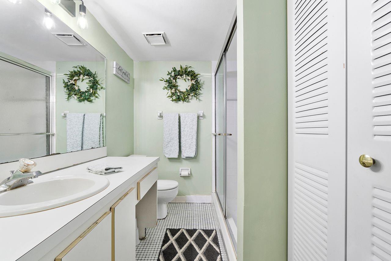 2725 S Oakland Forest Dr 102