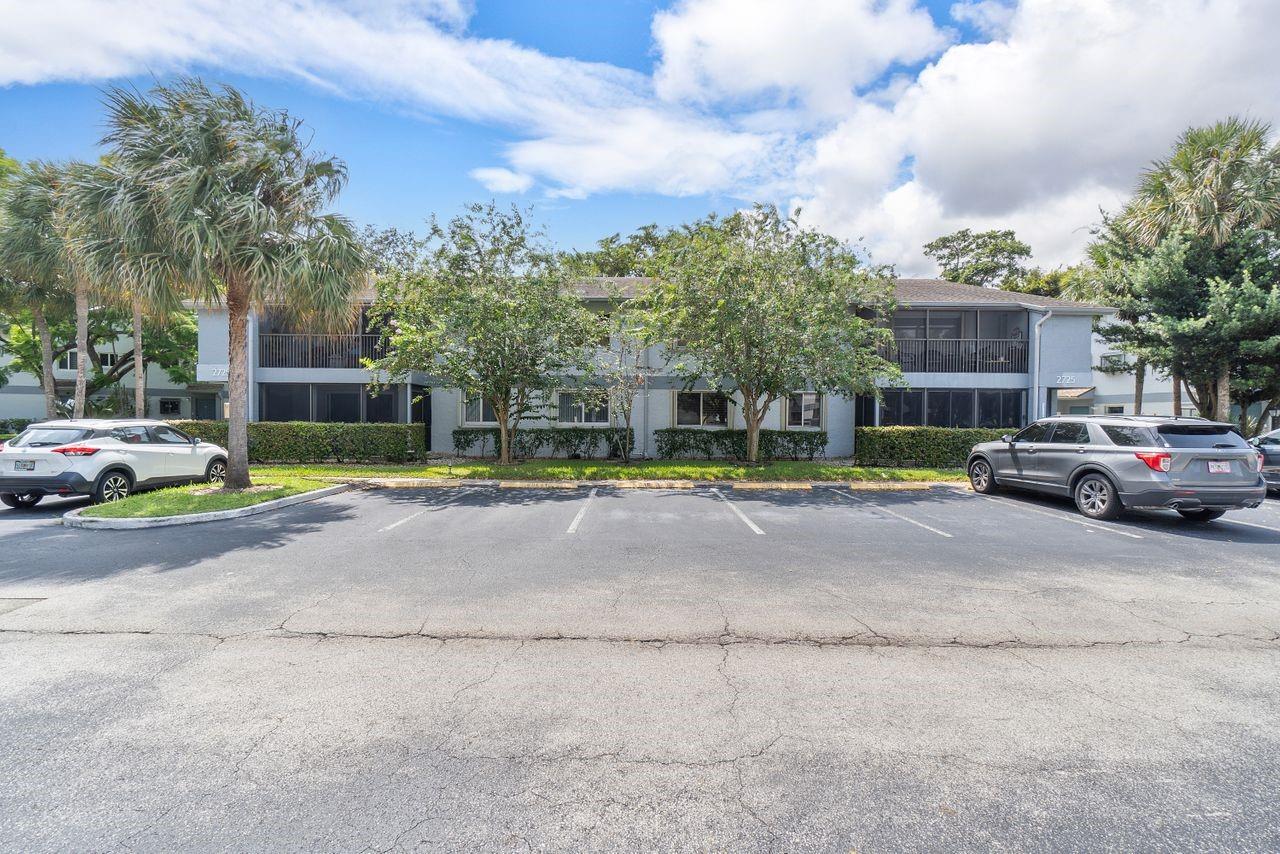 2725 S Oakland Forest Dr 102