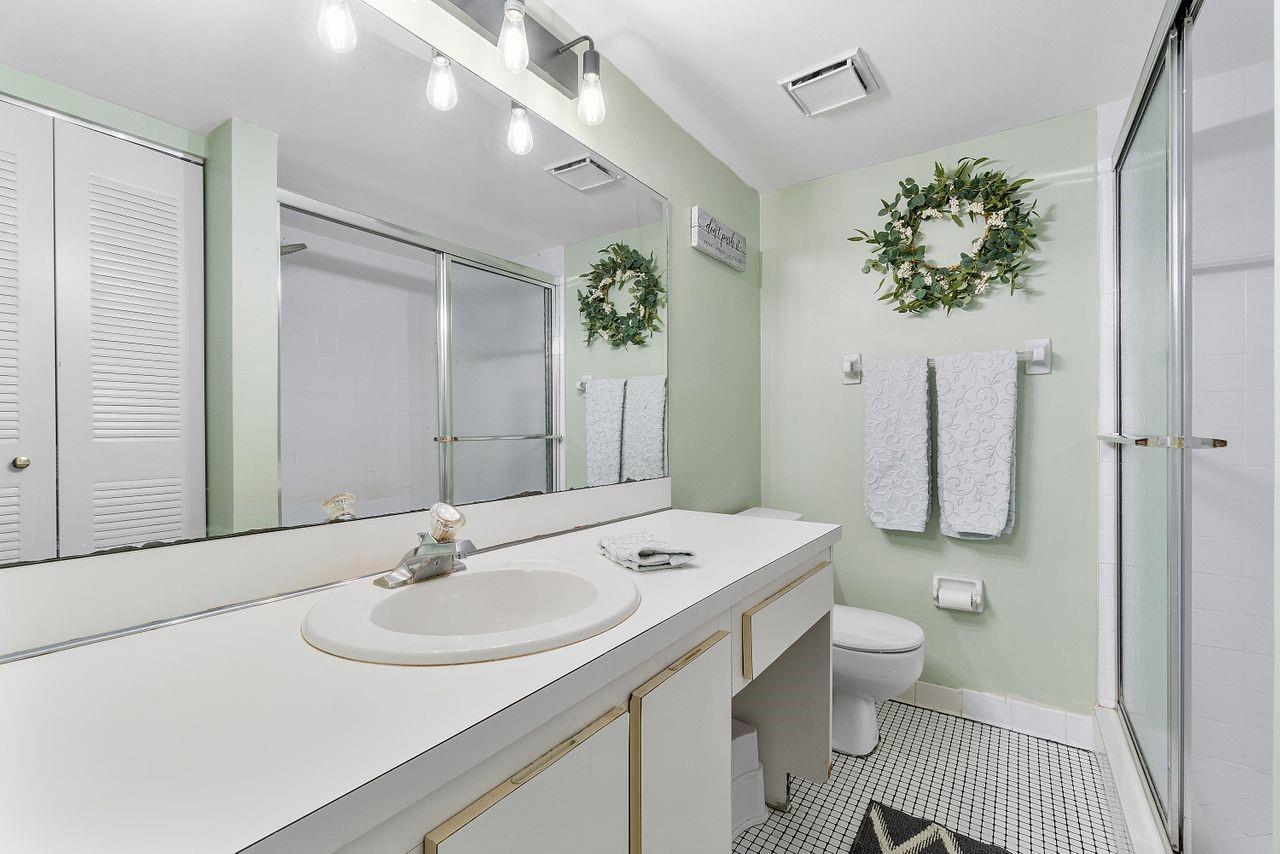 2725 S Oakland Forest Dr 102