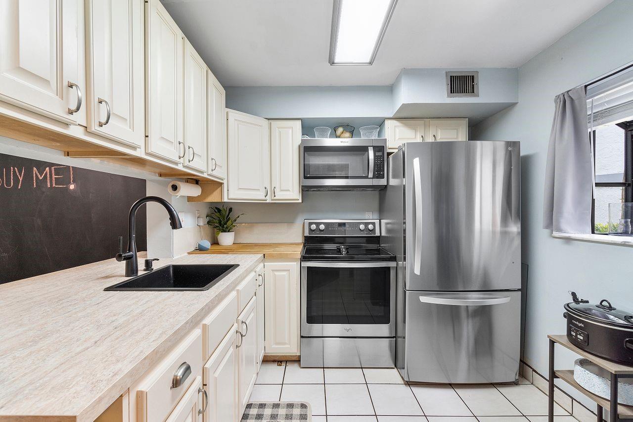 2725 S Oakland Forest Dr 102