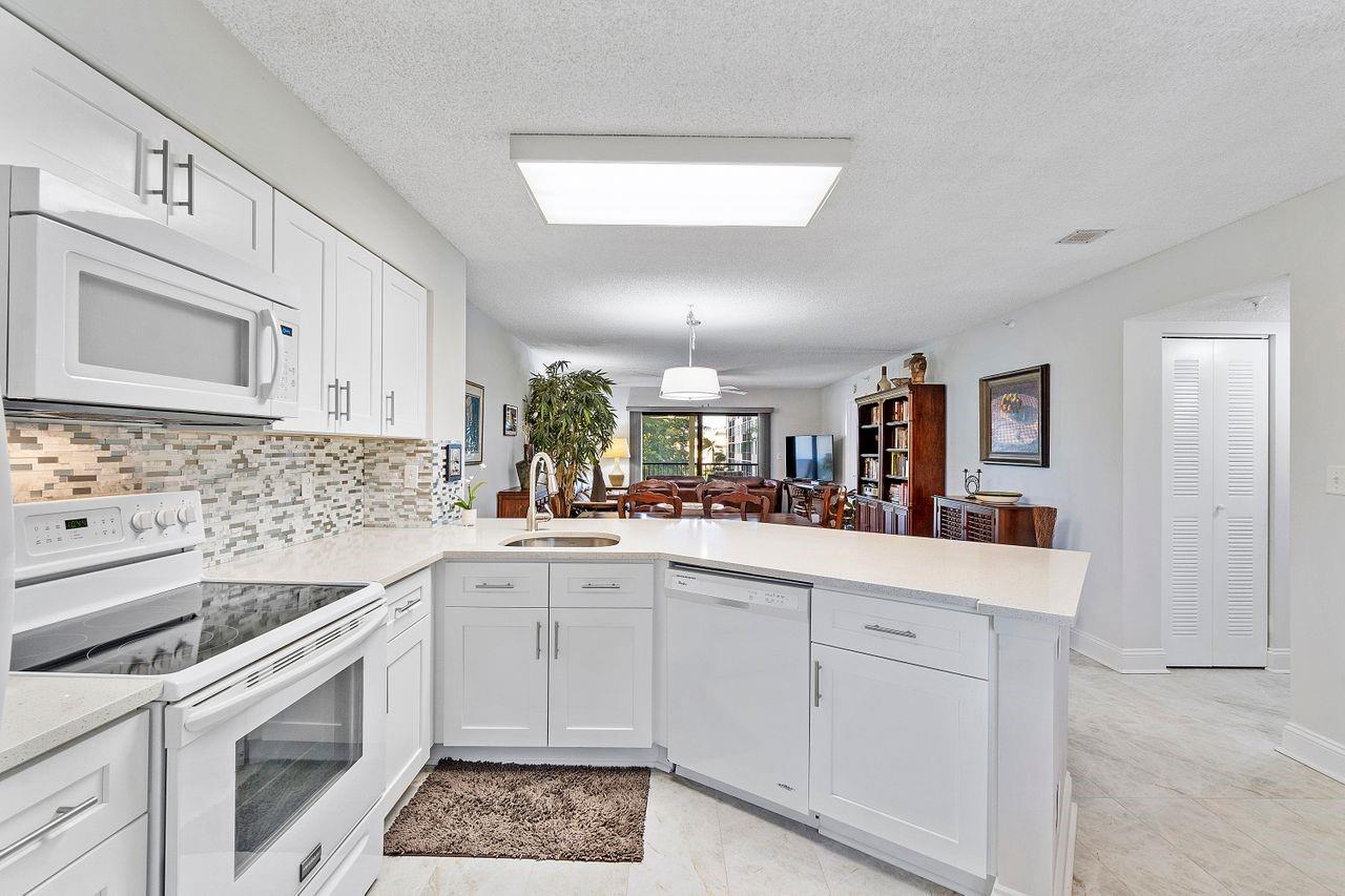 2205 S Cypress Bend Dr 408