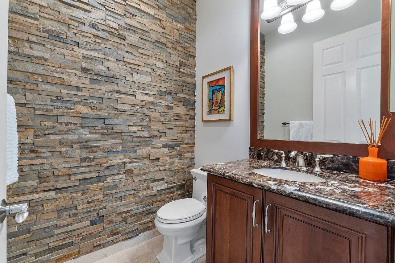 16607 Chesapeake Bay Ct