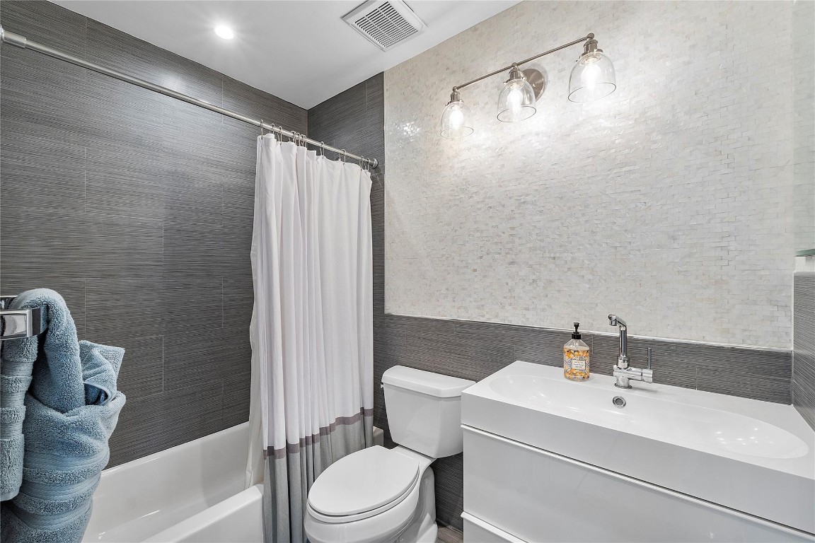 712 Congressional Way 712