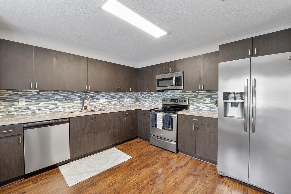 9128 Vineyard Lake Dr