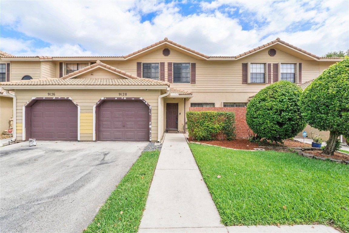 9128 Vineyard Lake Dr