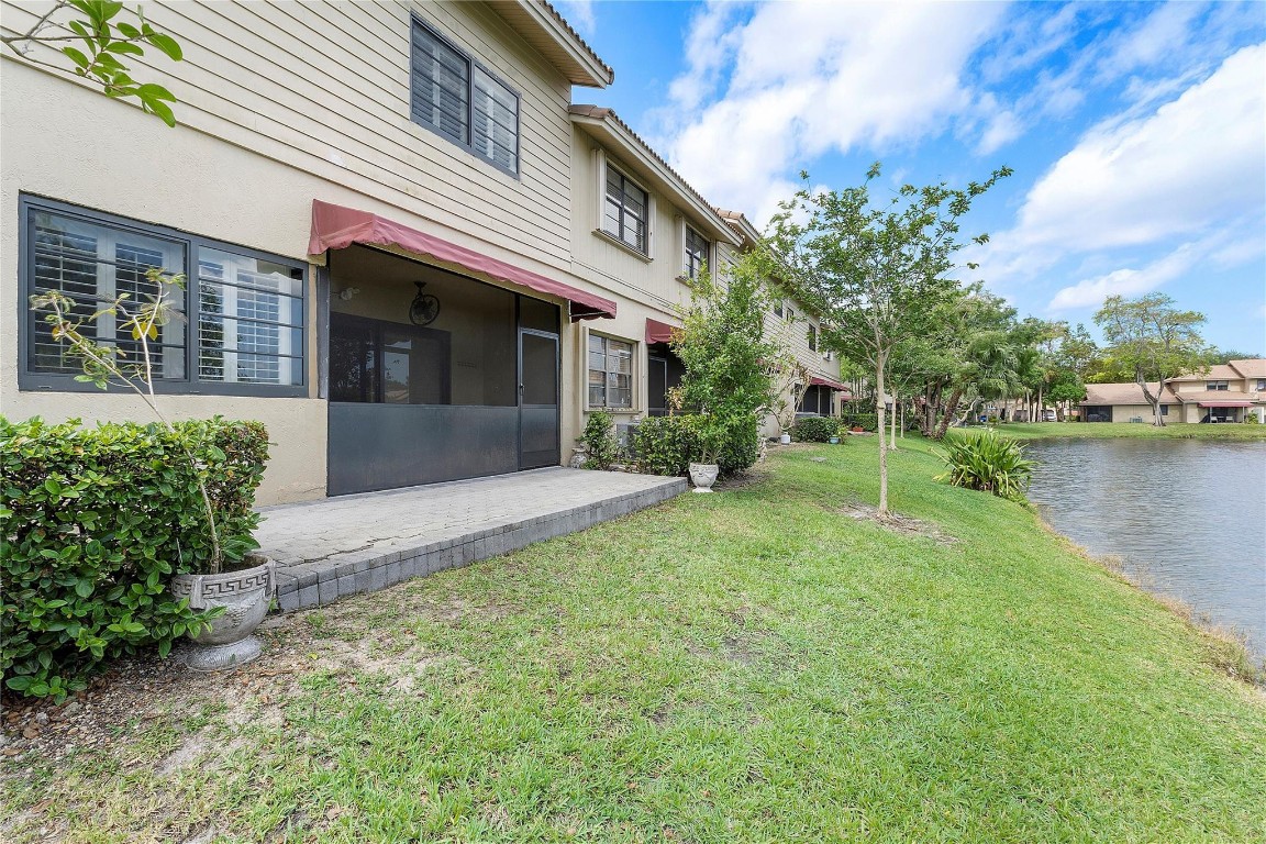 9128 Vineyard Lake Dr