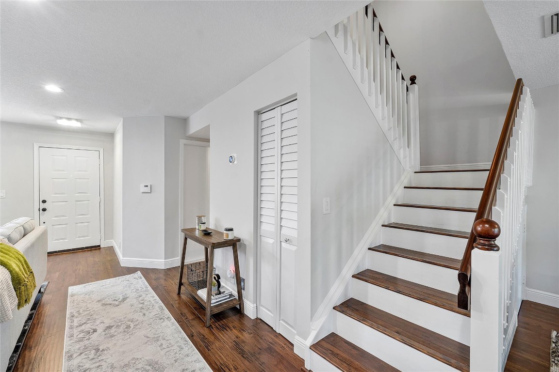 9128 Vineyard Lake Dr