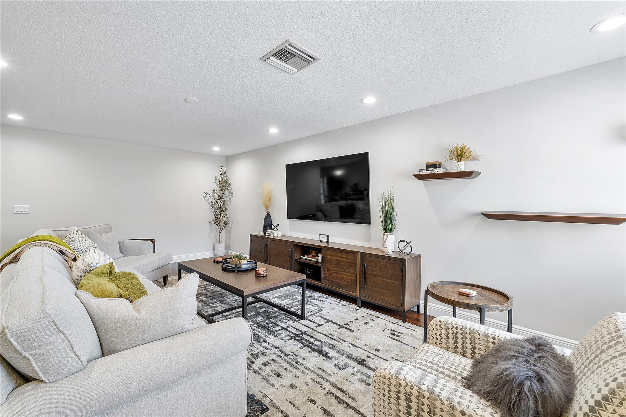 9128 Vineyard Lake Dr