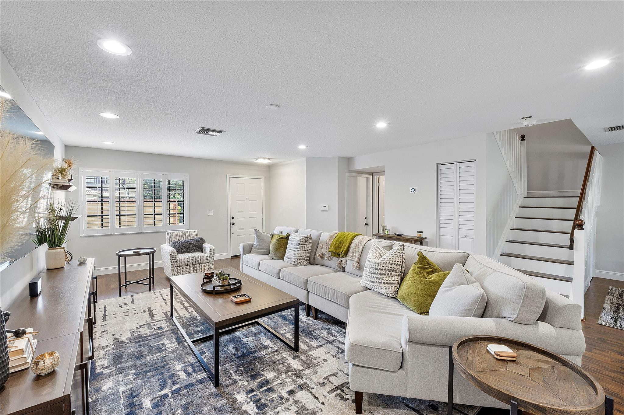 9128 Vineyard Lake Dr