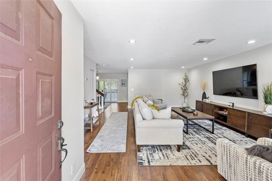 9128 Vineyard Lake Dr