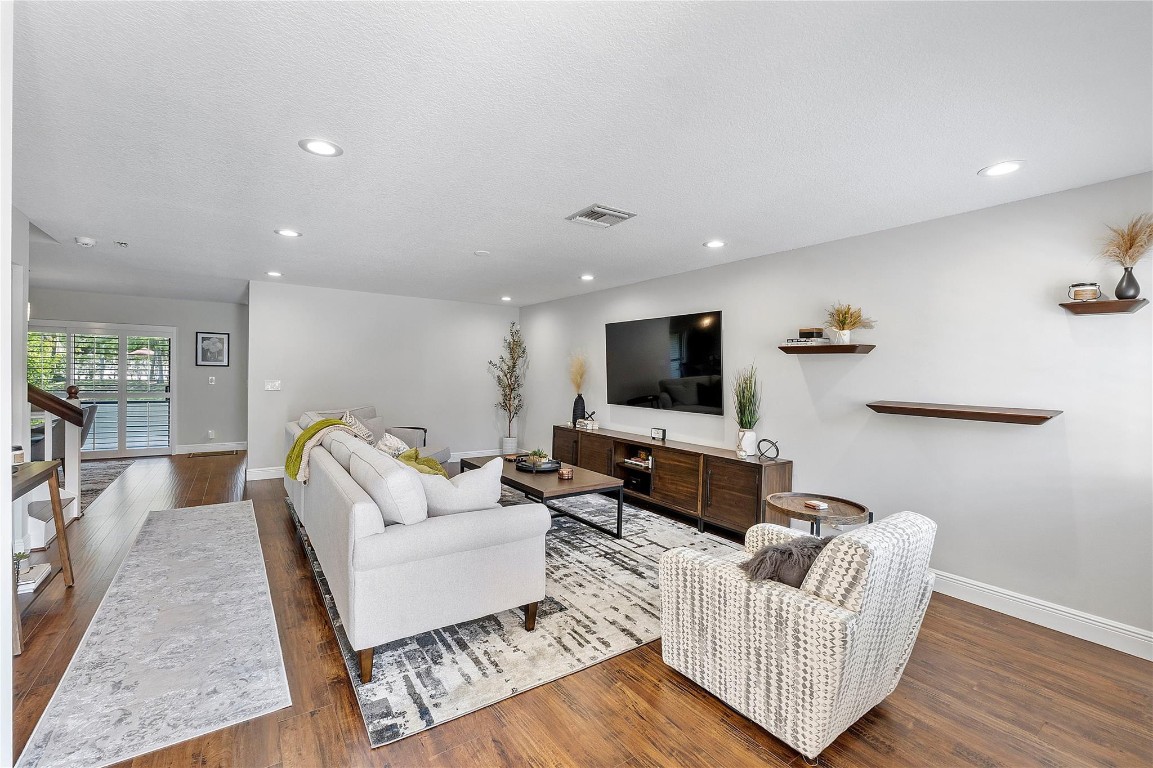 9128 Vineyard Lake Dr