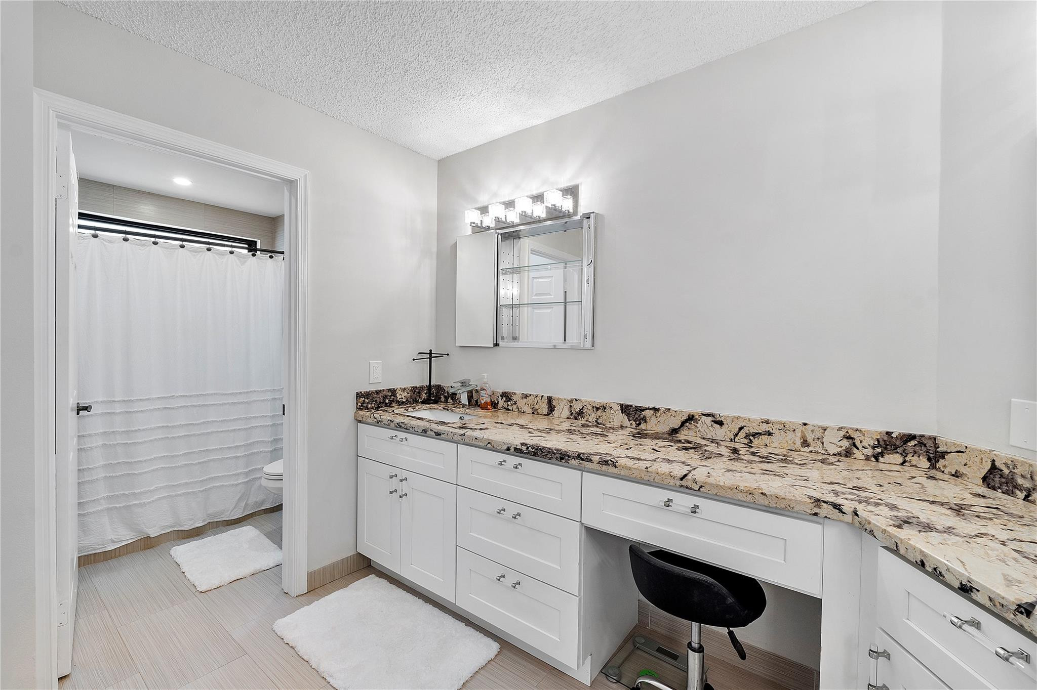 9128 Vineyard Lake Dr