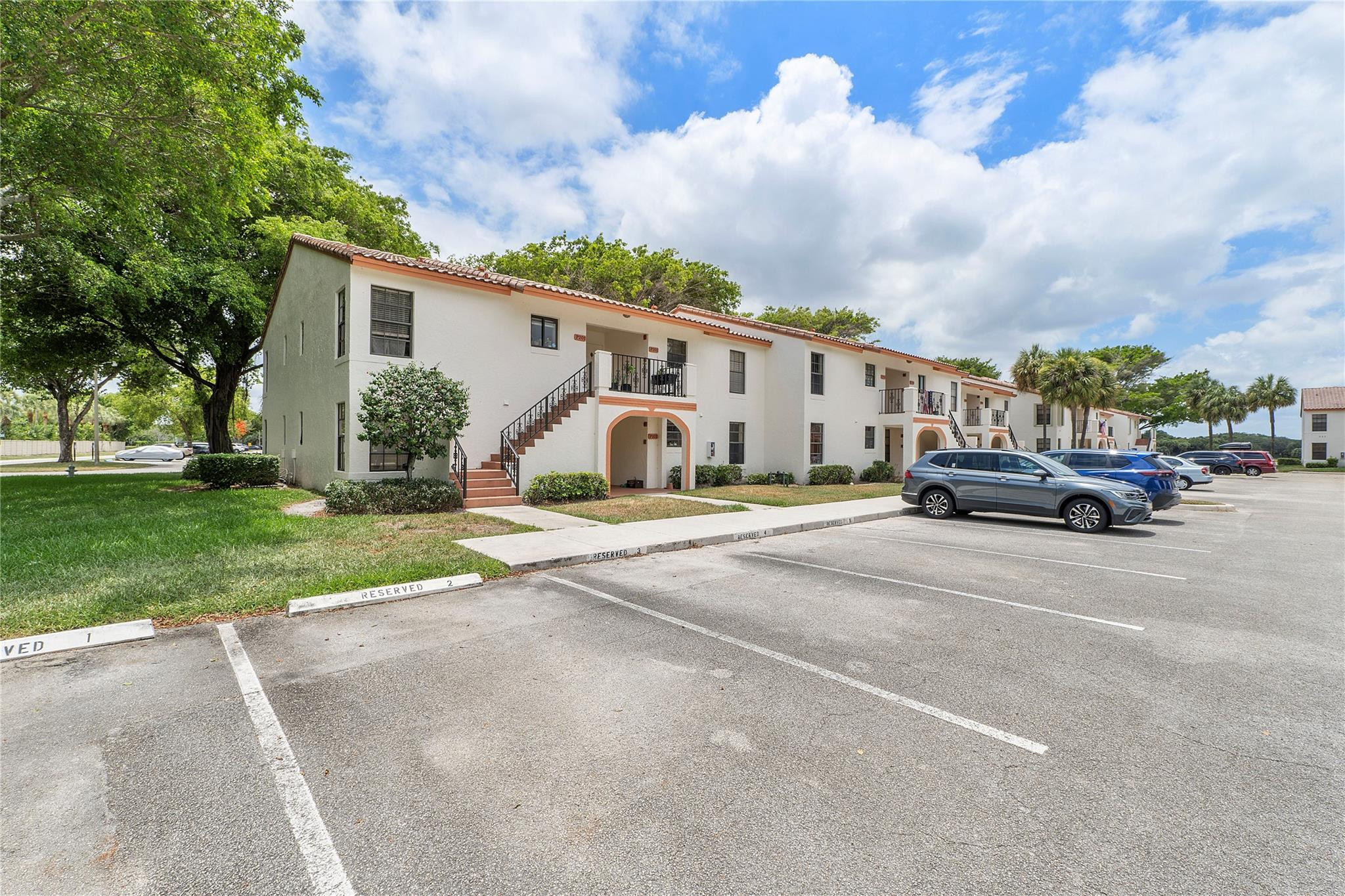 300 Palmwood Place P202