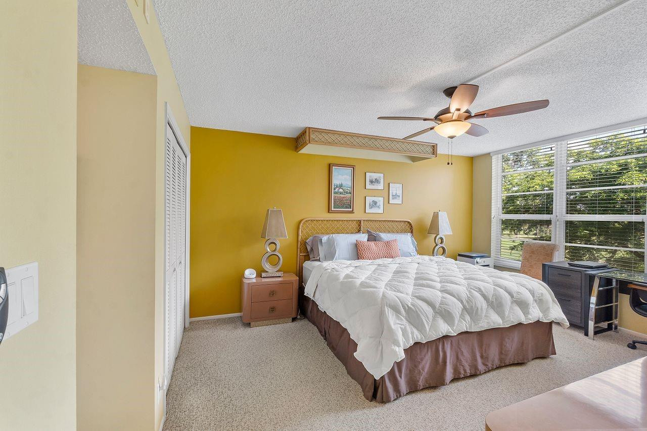 3930 Oaks Clubhouse Dr 405