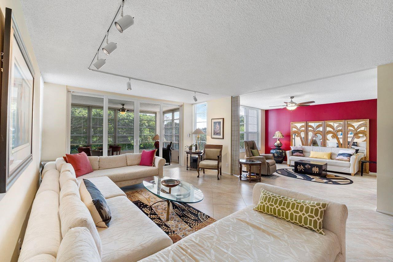 3930 Oaks Clubhouse Dr 405