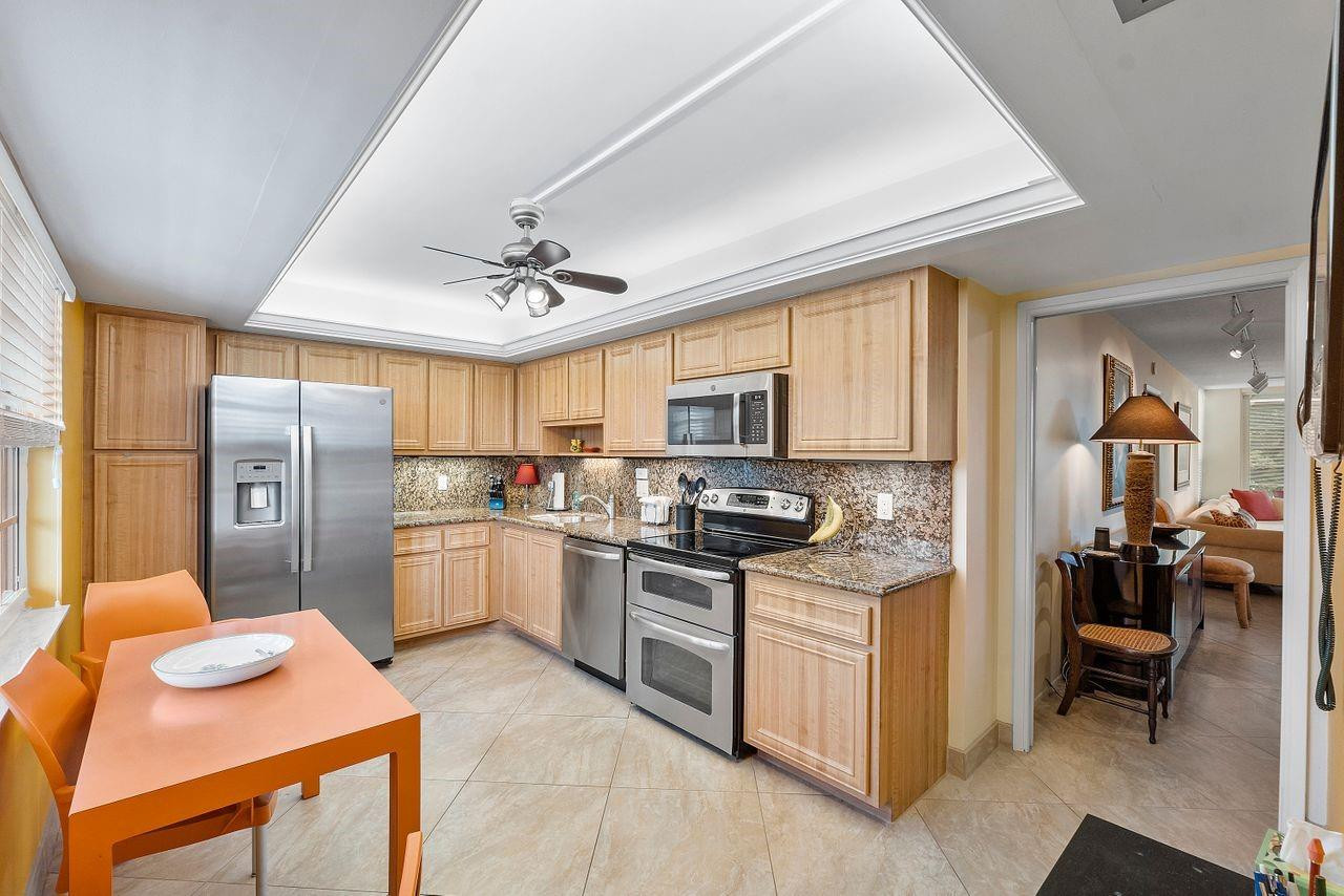 3930 Oaks Clubhouse Dr 405