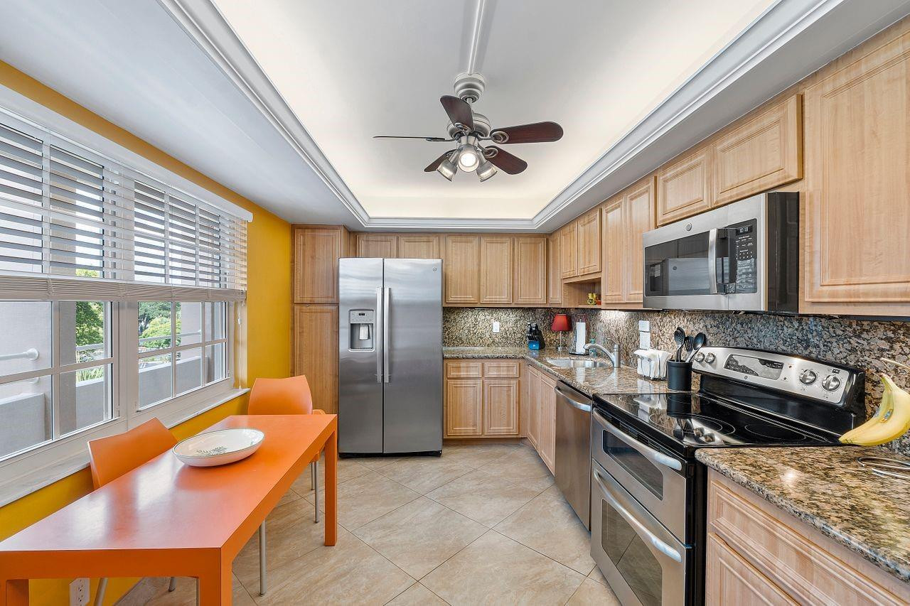 3930 Oaks Clubhouse Dr 405