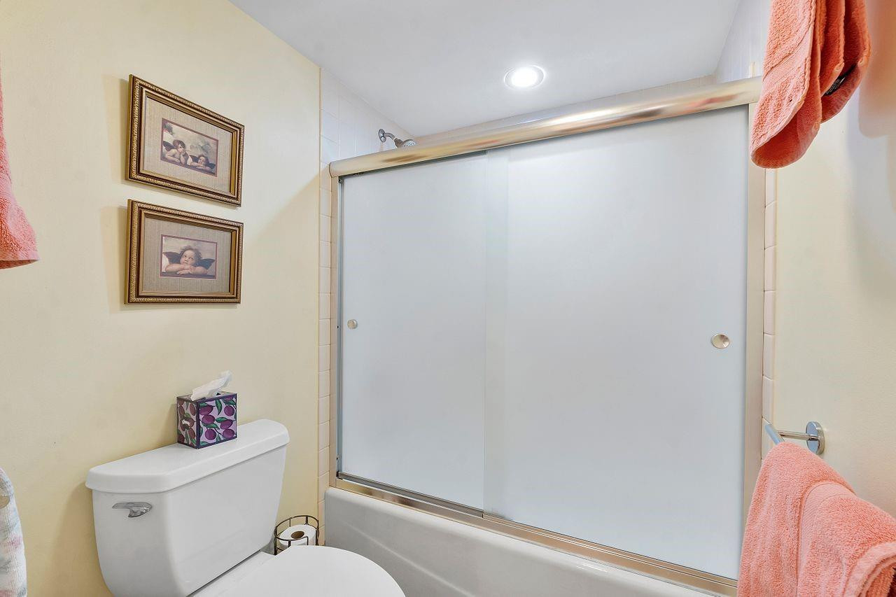 3930 Oaks Clubhouse Dr 405