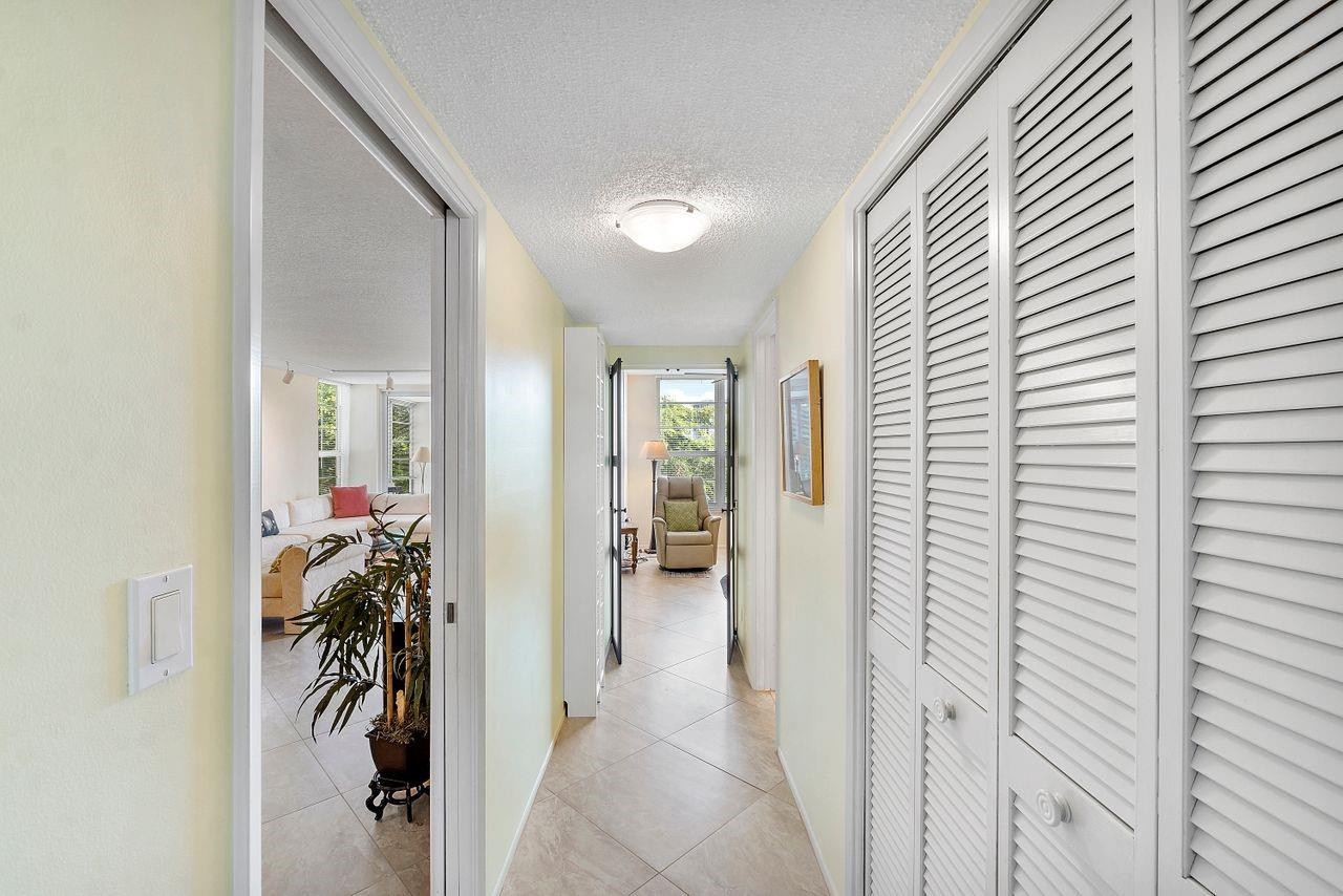 3930 Oaks Clubhouse Dr 405