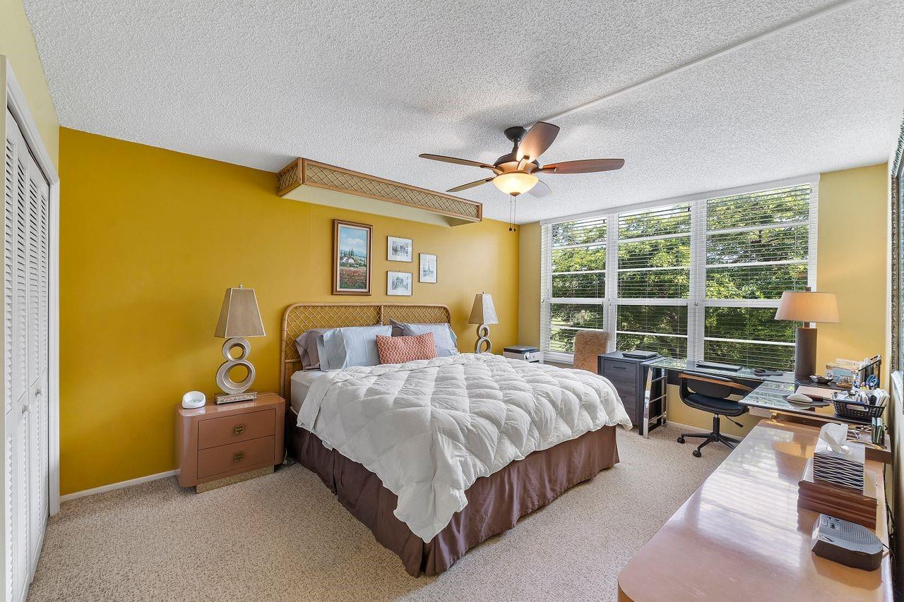 3930 Oaks Clubhouse Dr 405