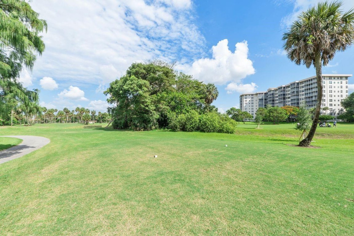 3930 Oaks Clubhouse Dr 405