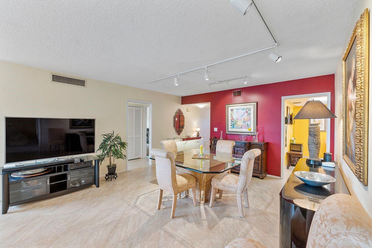 3930 Oaks Clubhouse Dr 405