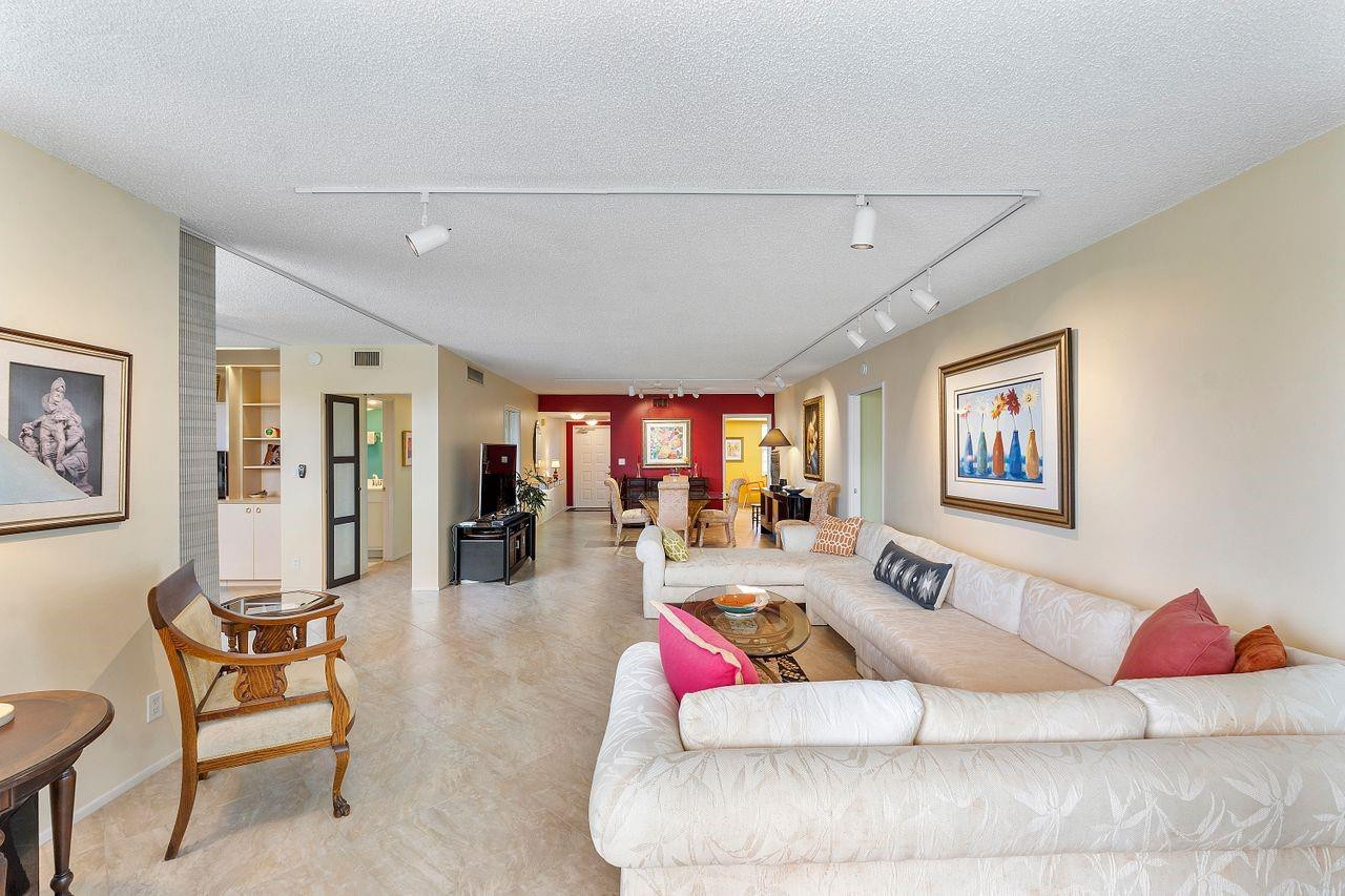 3930 Oaks Clubhouse Dr 405
