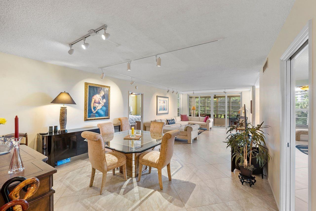 3930 Oaks Clubhouse Dr 405