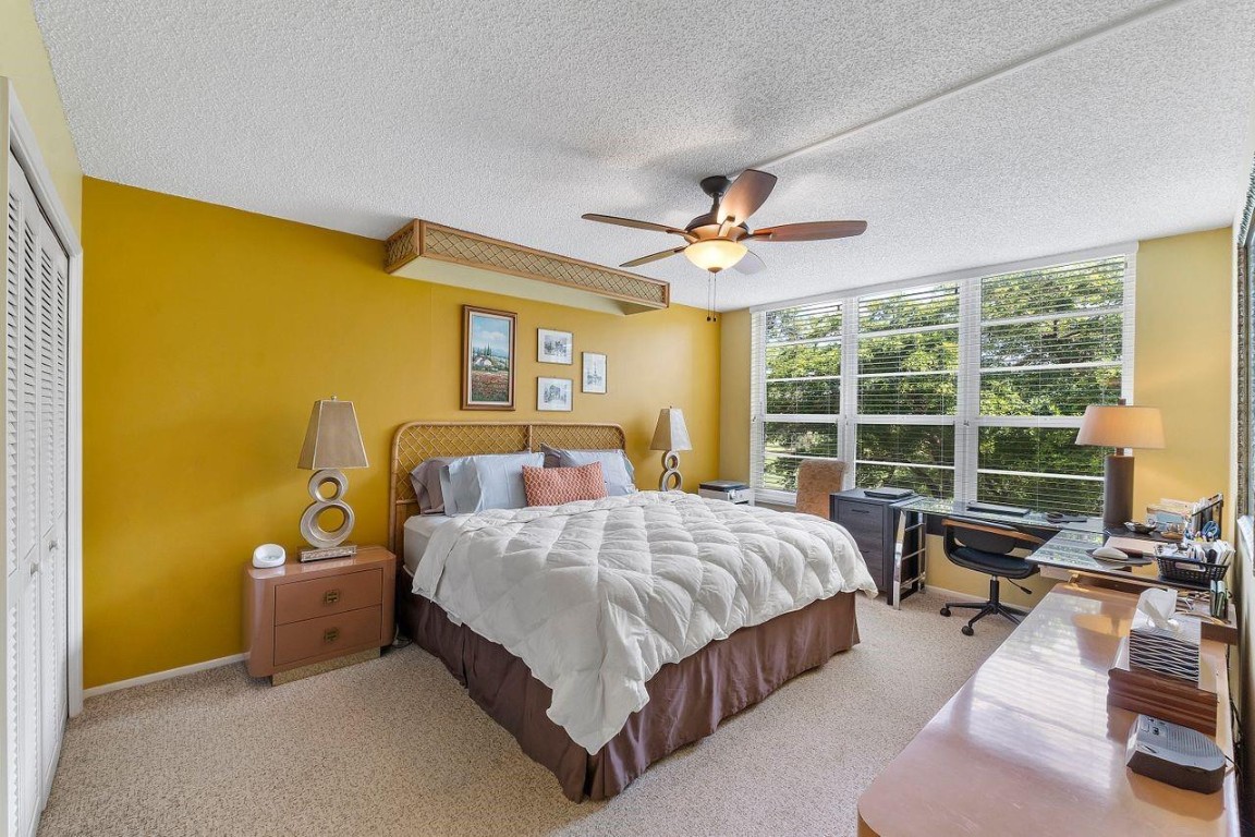 3930 Oaks Clubhouse Dr 405