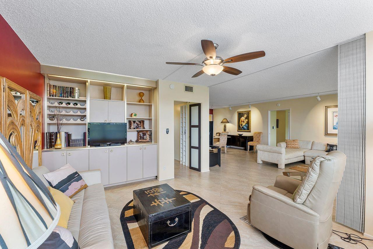 3930 Oaks Clubhouse Dr 405