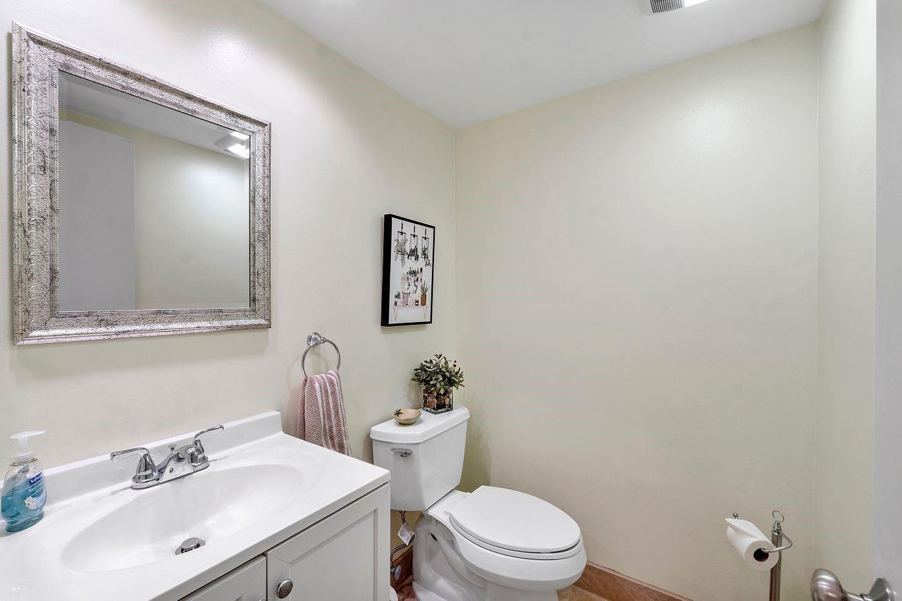 3930 Oaks Clubhouse Dr 405