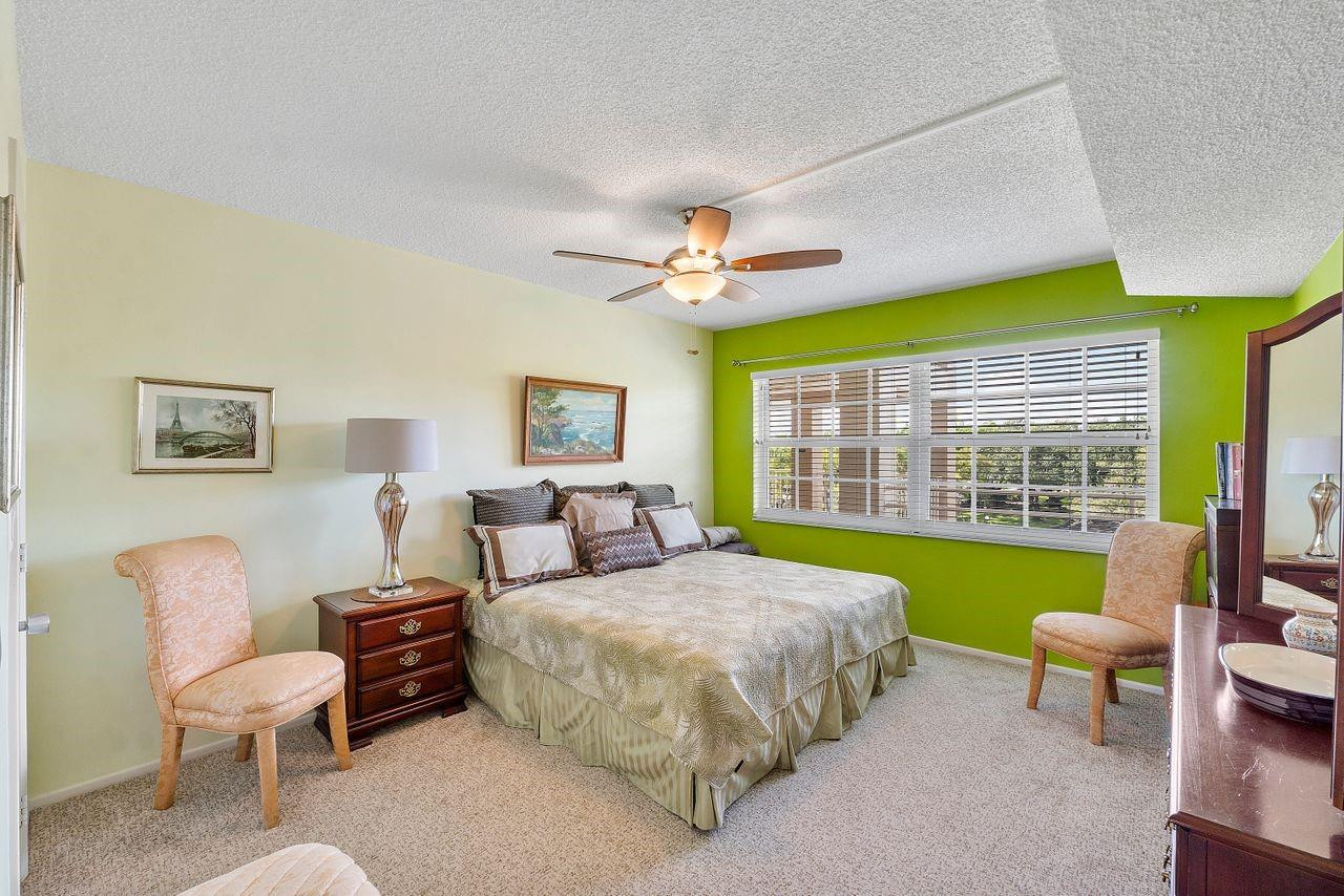 3930 Oaks Clubhouse Dr 405