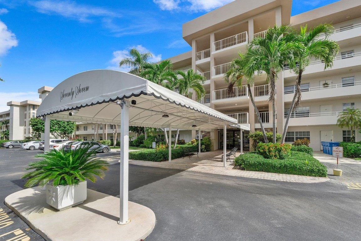 3930 Oaks Clubhouse Dr 405