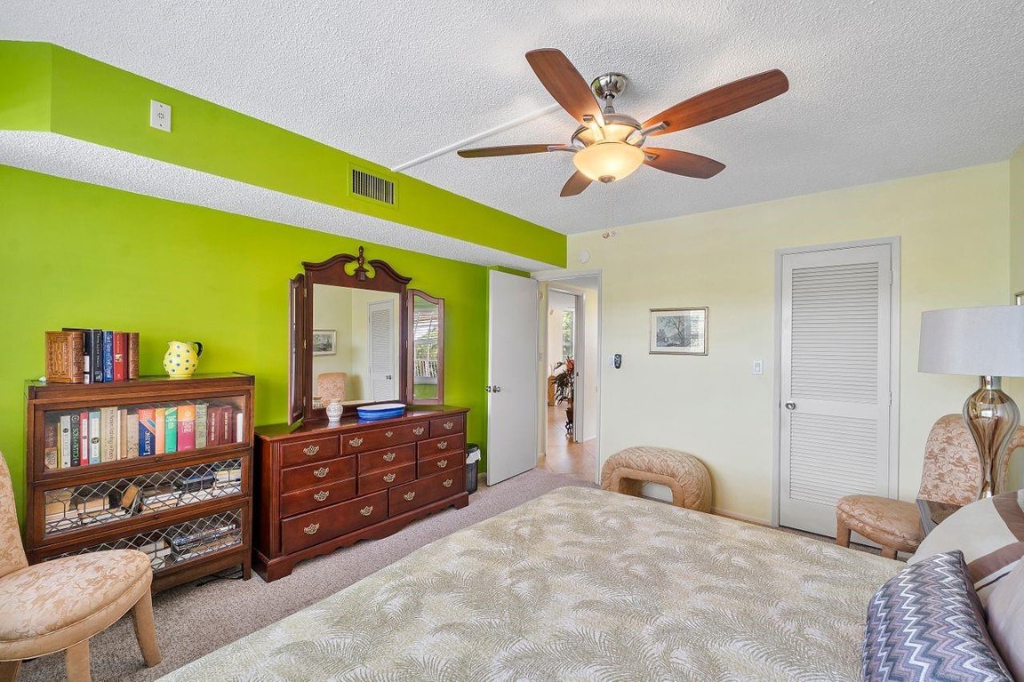 3930 Oaks Clubhouse Dr 405