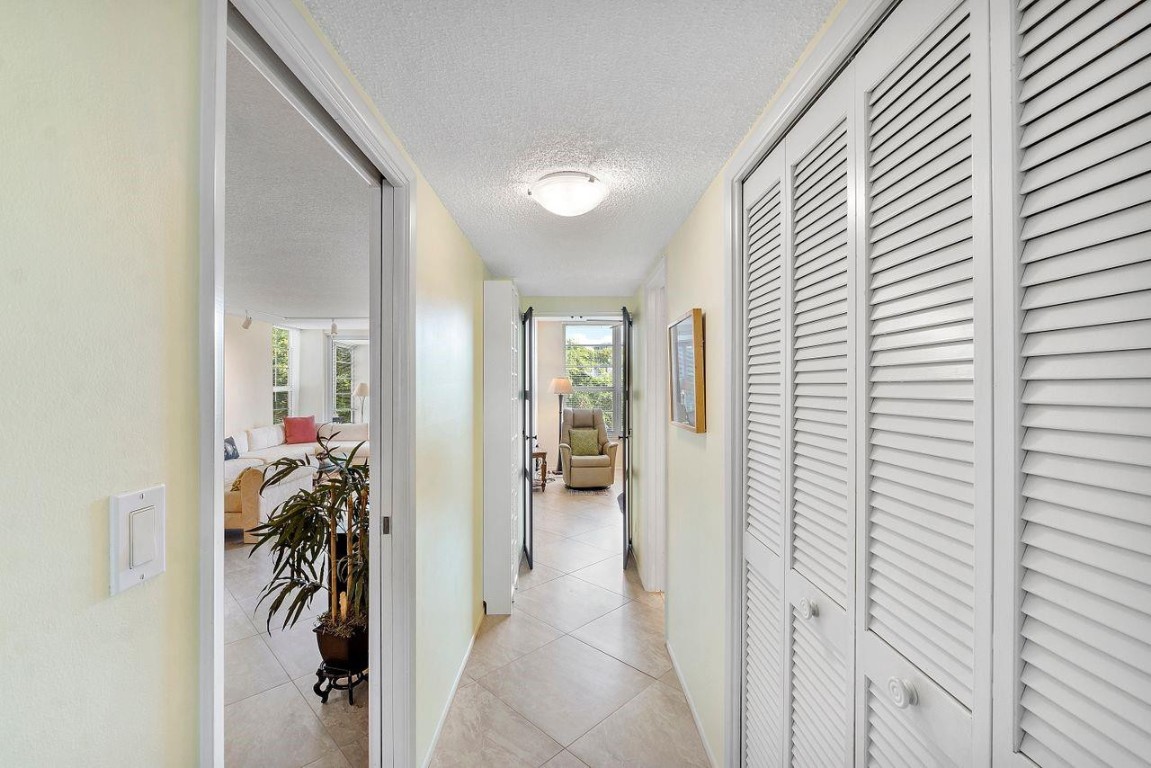 3930 Oaks Clubhouse Dr 405