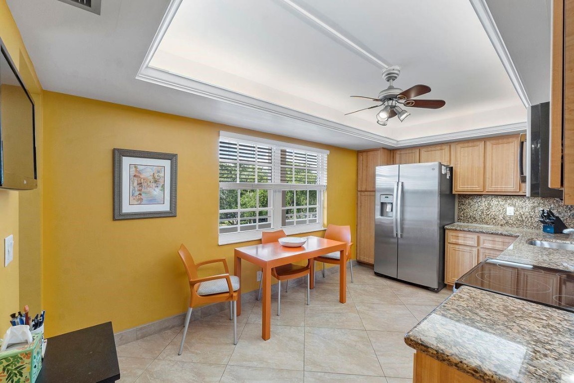 3930 Oaks Clubhouse Dr 405