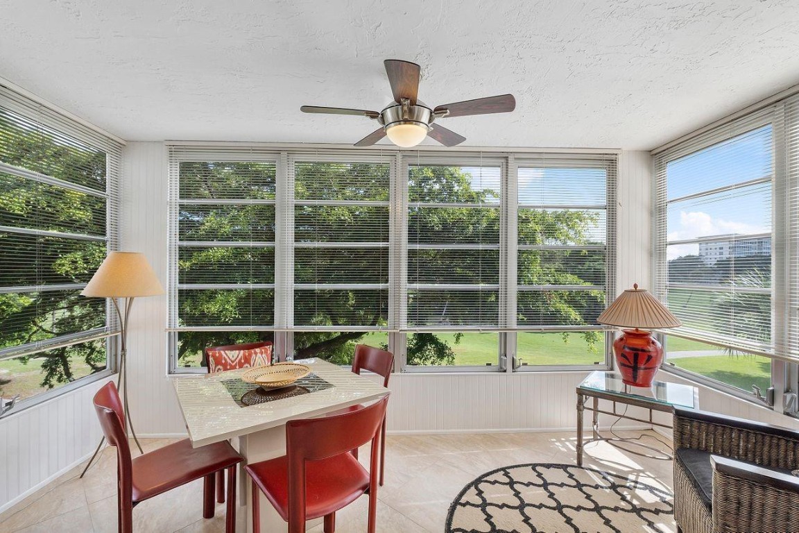 3930 Oaks Clubhouse Dr 405