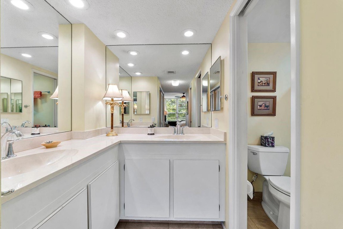 3930 Oaks Clubhouse Dr 405