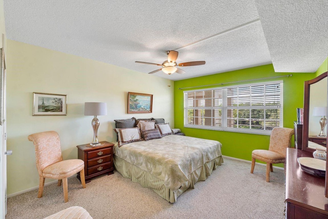 3930 Oaks Clubhouse Dr 405