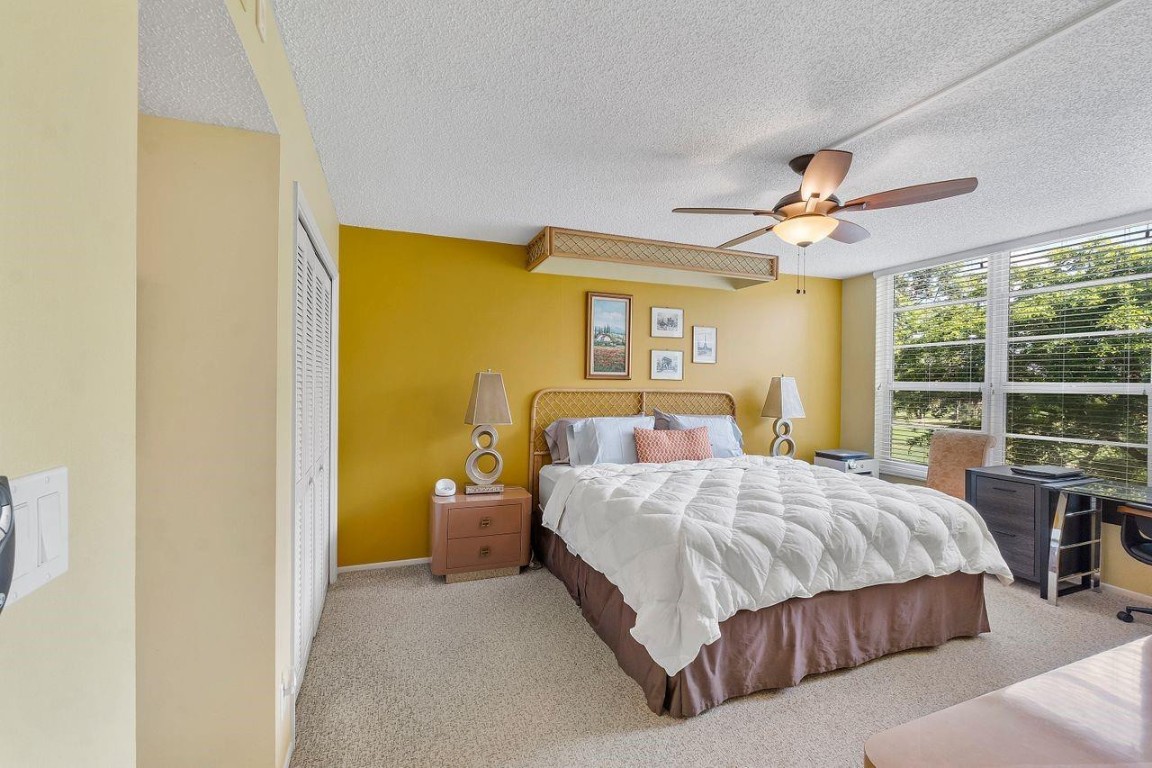 3930 Oaks Clubhouse Dr 405