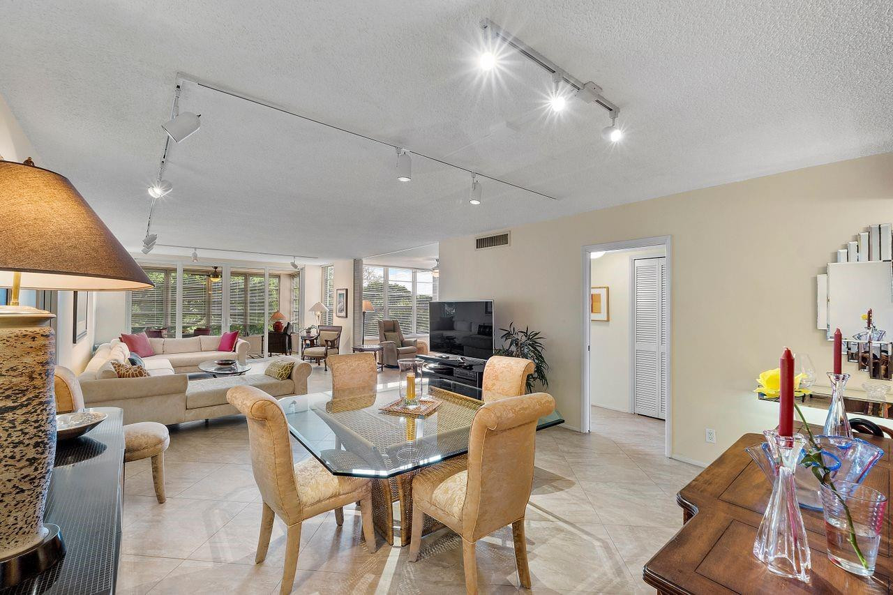 3930 Oaks Clubhouse Dr 405