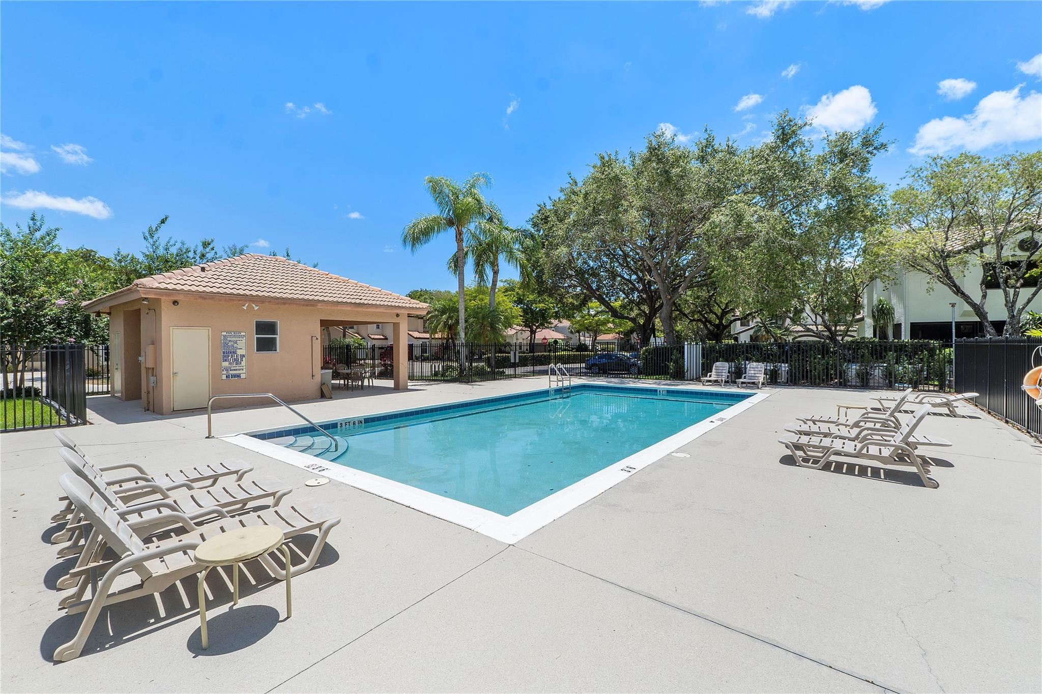 6460 NW 77th Pl