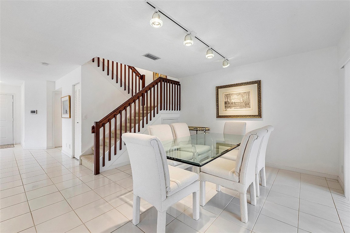 9133 Vineyard Lake Dr 9133