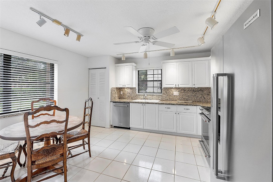 9133 Vineyard Lake Dr 9133