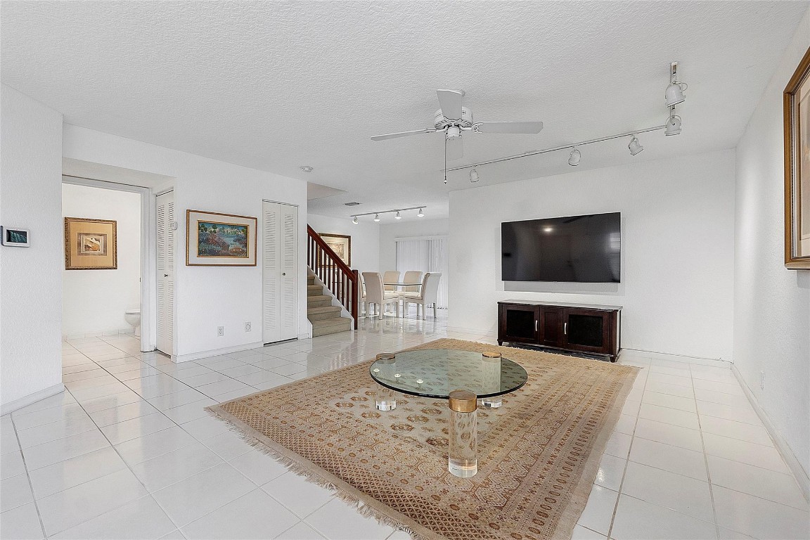 9133 Vineyard Lake Dr 9133