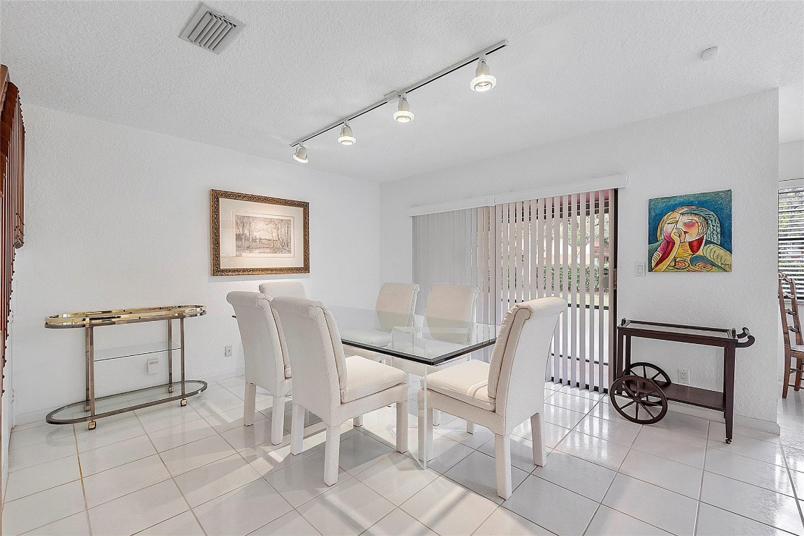 9133 Vineyard Lake Dr 9133