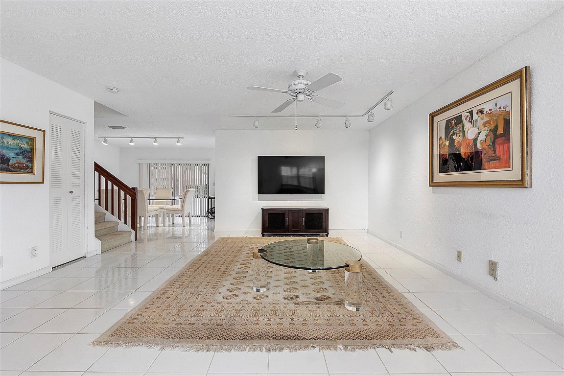 9133 Vineyard Lake Dr 9133