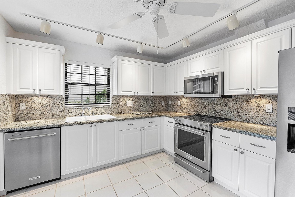 9133 Vineyard Lake Dr 9133