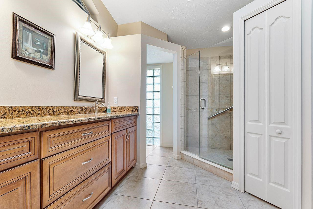 6804 Thoreau Ter
