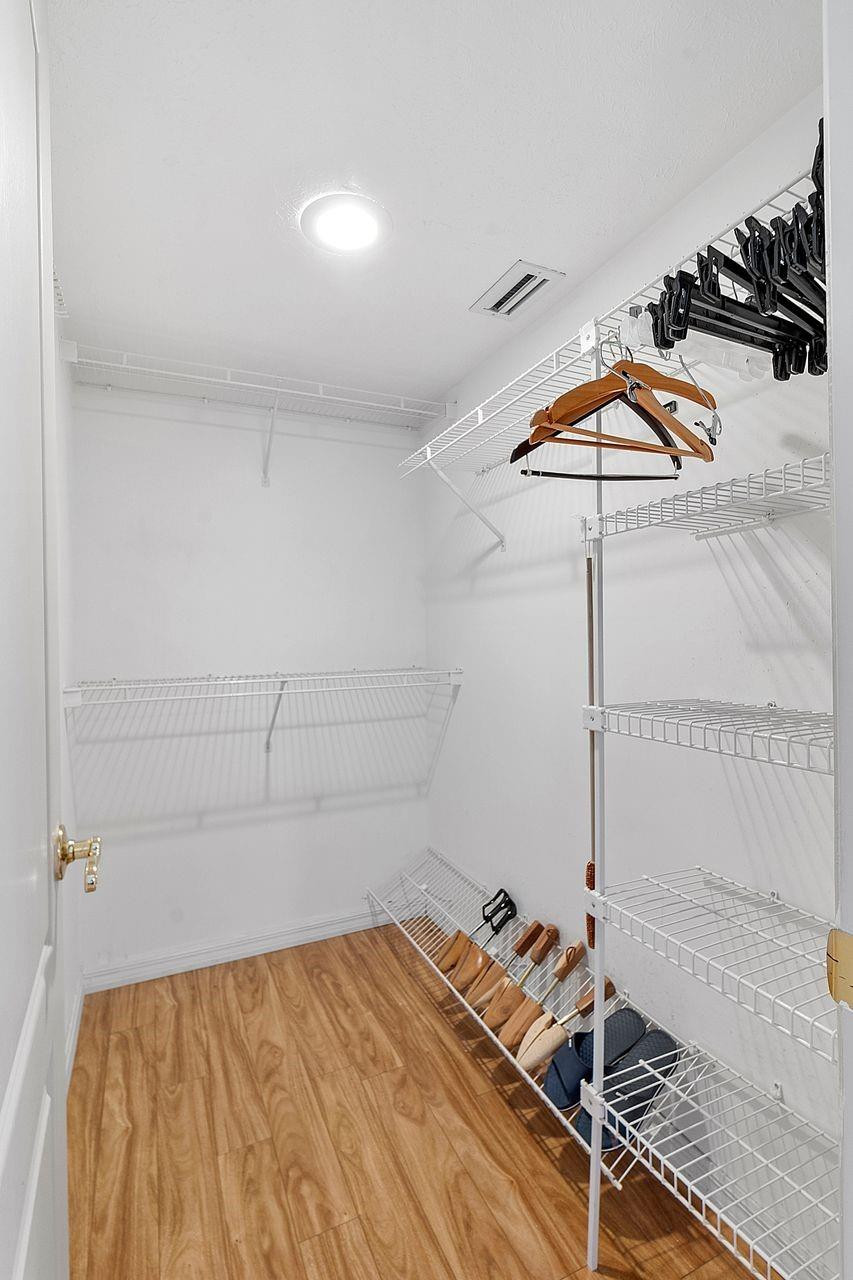 6804 Thoreau Ter